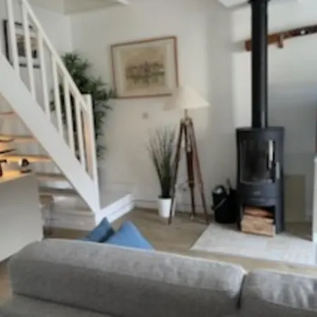 Vakantiehuis House With Garden Near The