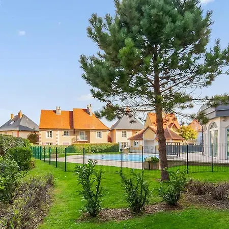 Vakantiehuis House With Garden Near The