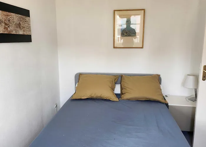 House With Garden Near The Prázdninový dům